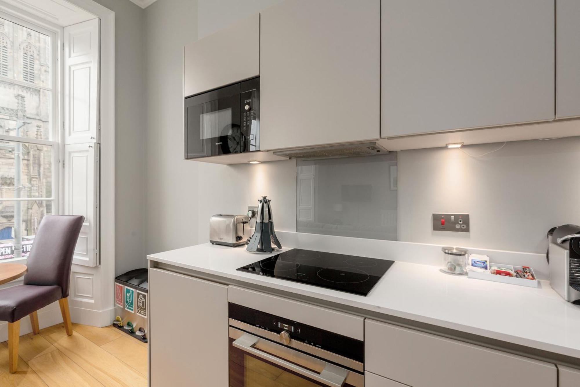 Destiny Scotland - Princes Street Residence Édimbourg Extérieur photo