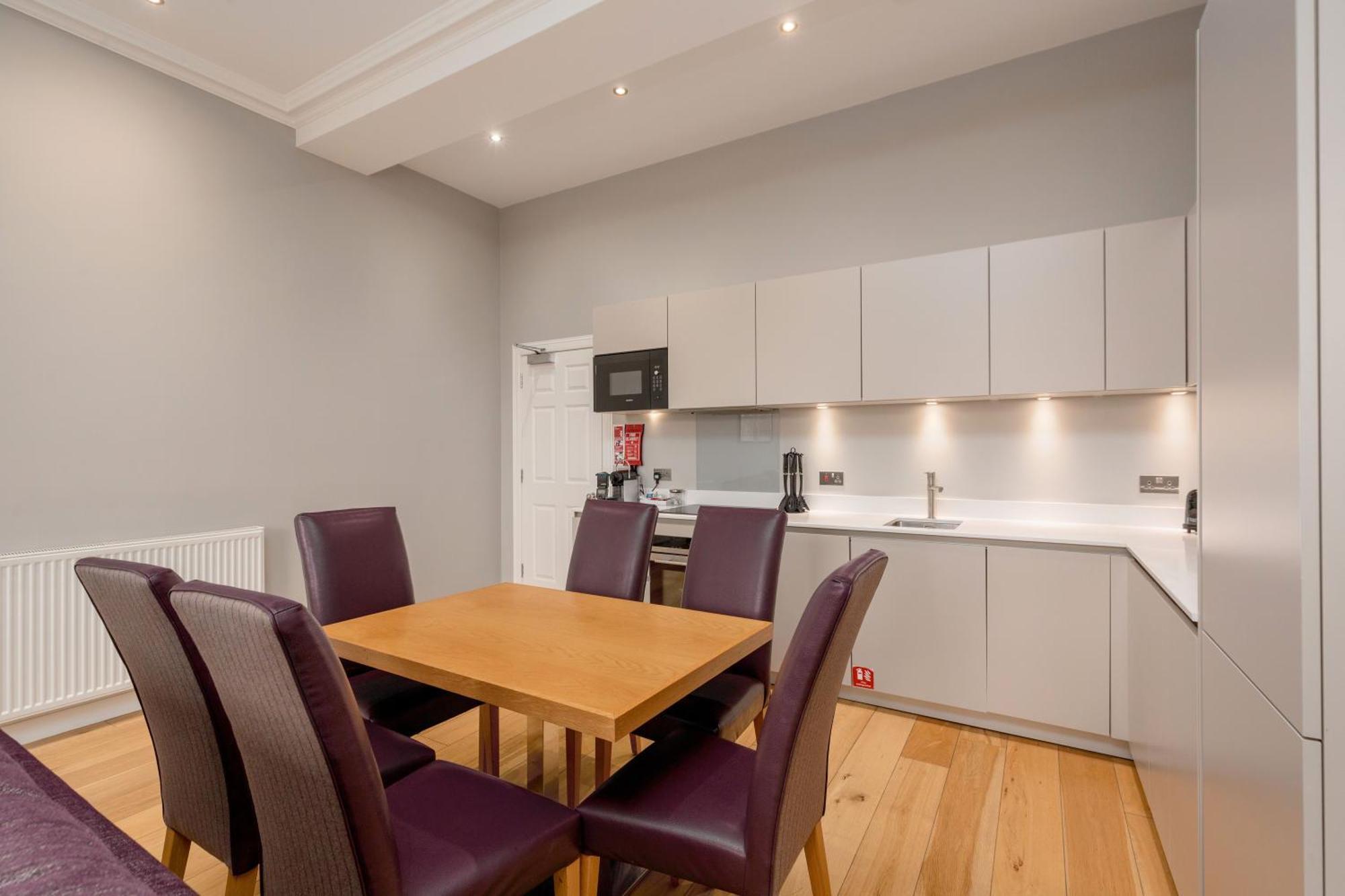 Destiny Scotland - Princes Street Residence Édimbourg Extérieur photo
